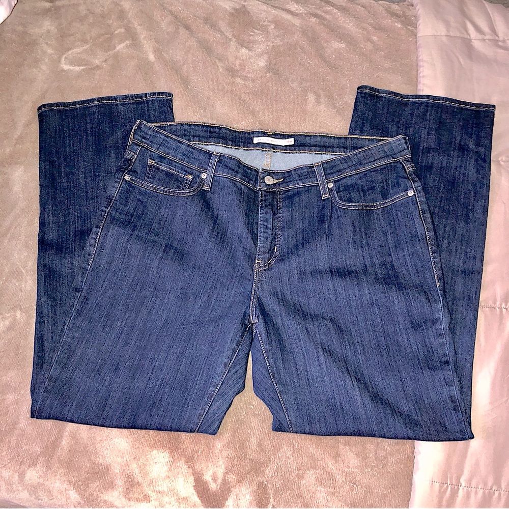 🩷Levi’s 415 Relaxed Bootcut Jeans